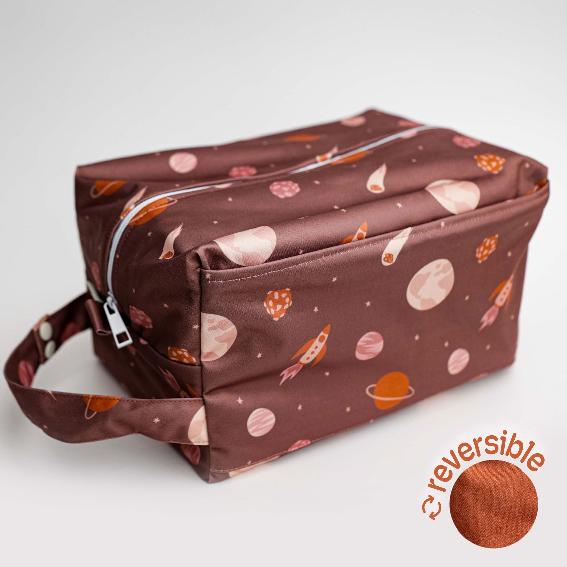 Reversible Storage Travel Cube Diaper Pod with Exterior Storage Pocket